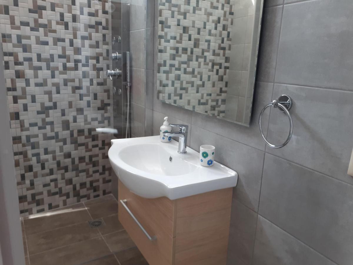 Blue View Apartment Batsi  Ngoại thất bức ảnh